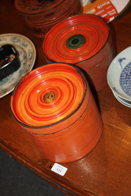 Appraisal: A BURMESE LACQUER BOX with red and green lacquer check