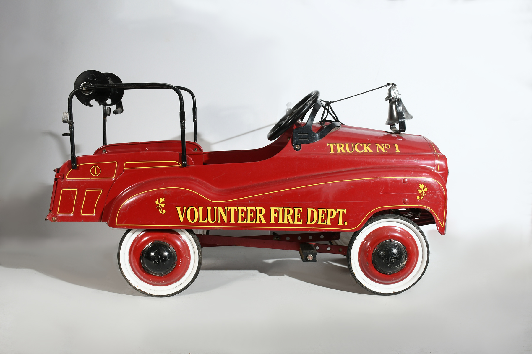 Appraisal: MURRAY VOLUNTEER FIRE DEPT TRUCK NO PEDAL CAR Studebaker based