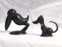 Appraisal: A mixed lot comprising a miniature bronze dog and a