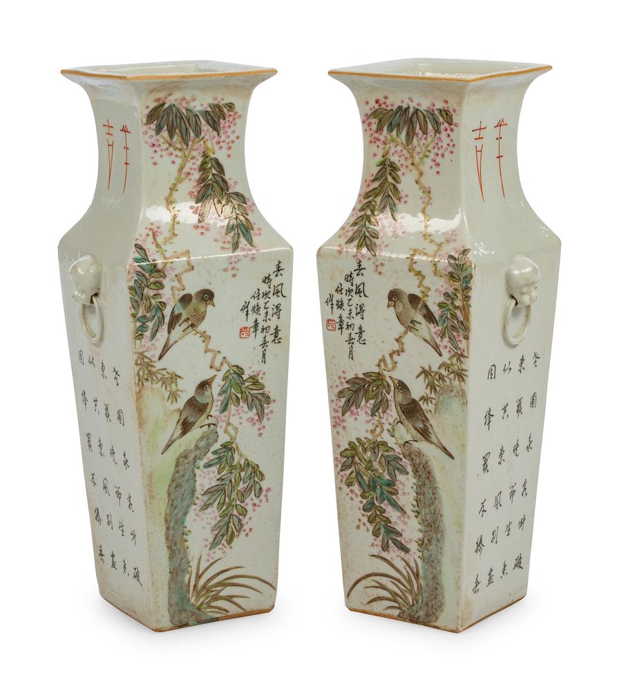 Appraisal: A Pair of Chinese Export Porcelain Vases A Pair of