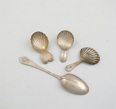 Appraisal: A Queen Anne wavy-end dessert spoon engraved coat of arms