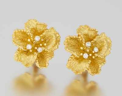 Appraisal: A Pair of Ladies' k Gold Flower Design Ear Clips