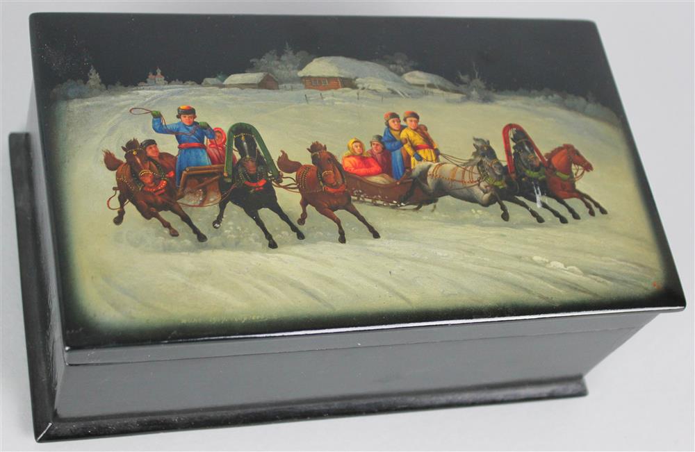 Appraisal: FEDOSKINO LARGE RUSSIAN LACQUER BOX OF WINTER DOUBLE TROIKA SCENE