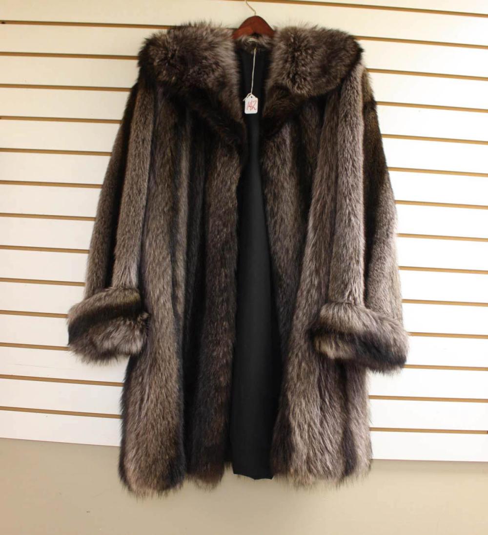 Appraisal: LADY'S RACCOON FUR COAT three-quarter length with three hook and