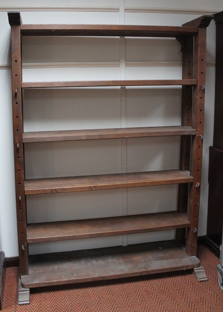 Appraisal: An oak cheese stand With plank shelves flanked by block