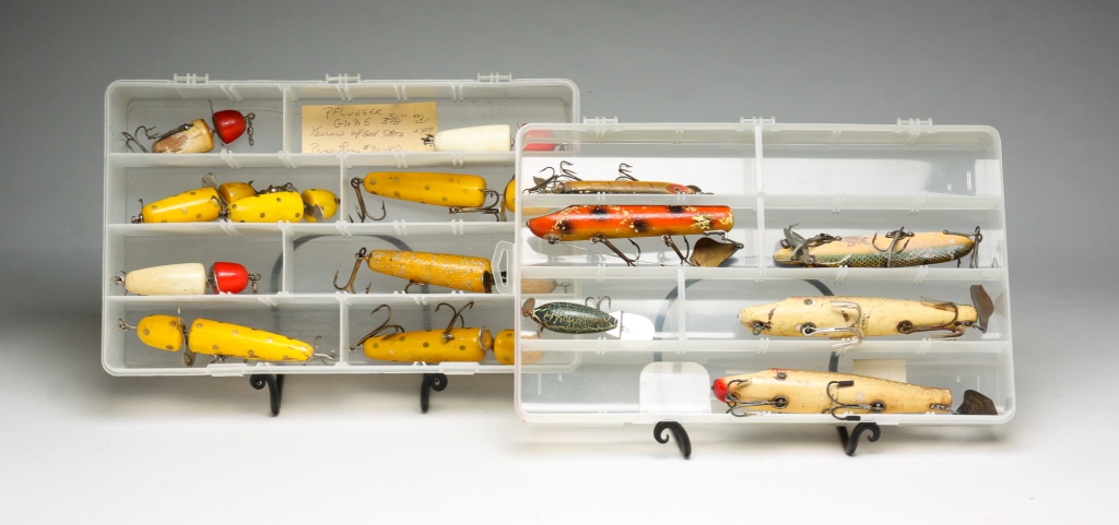 Appraisal: FIFTEEN WOODEN FISHING LURES INCLUDING HEDDON American th century Including