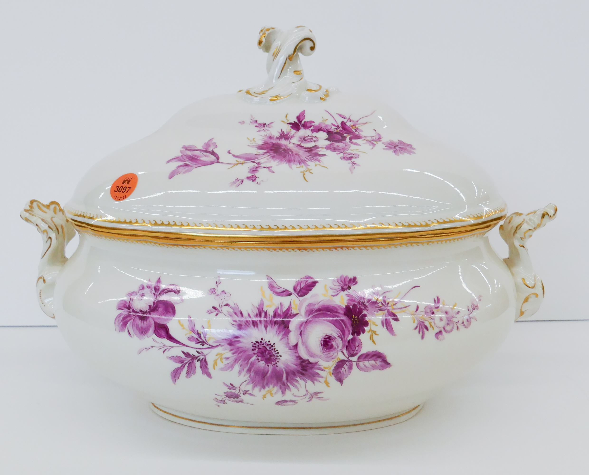 Appraisal: Meissen Pink Flower Porcelain Covered Oval Tureen Excellent condition Bowl