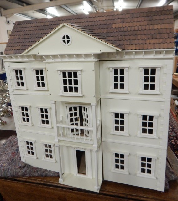 Appraisal: A modern Georgian style dolls house painted in cream with