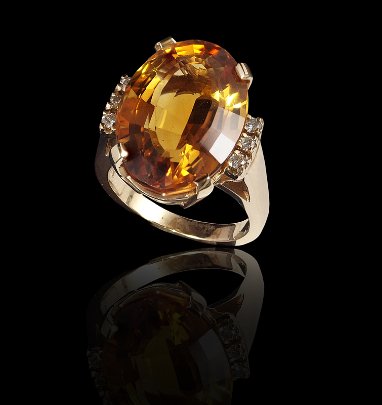 Appraisal: CT CITRINE RING At the center of this K yellow