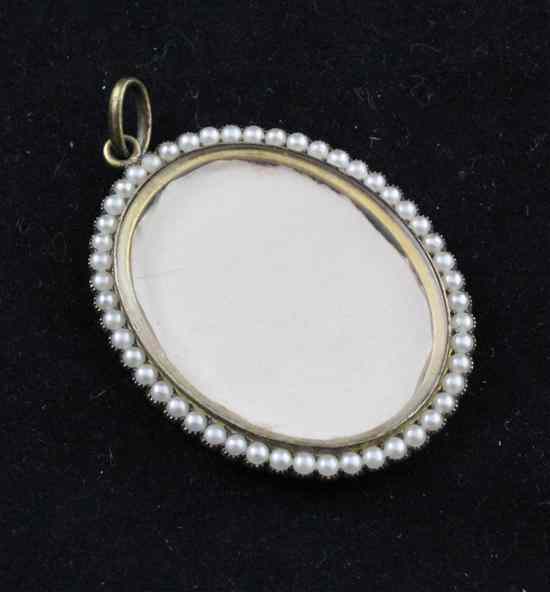 Appraisal: An Edwardian split pearl set locket ins in original leather