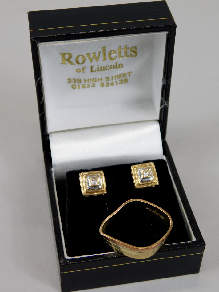 Appraisal: A ct gold wedding band and a pair of earrings