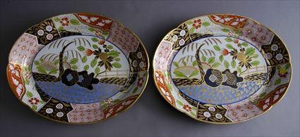 Appraisal: PAIR OF SPODE JAPAN-PATTERN DEEP PLATTERSEach with iron red mark