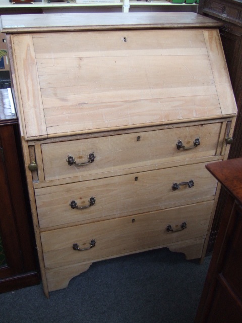 Appraisal: A pine bureau the fall enclosing a fitted interior over