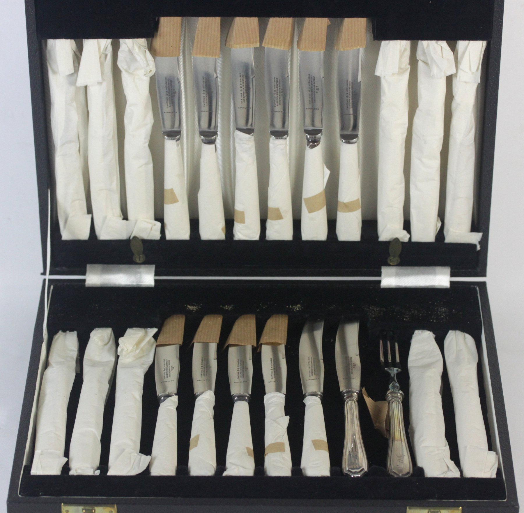 Appraisal: A set of twelve German silver handled dessert knives and