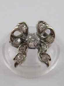 Appraisal: A white metal antique diamond bow ring the centre stone