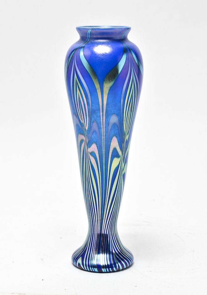 Appraisal: Donald Carlson Pulled-Feather Art Glass Vase Donald Carlson Modern hand-blown