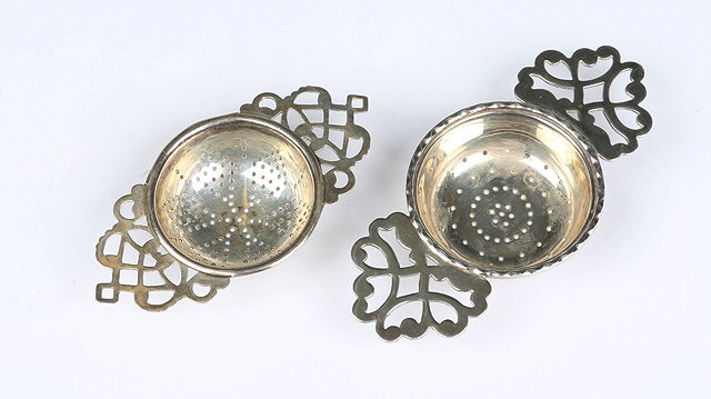 Appraisal: A SILVER TEA STRAINER with drilled bowl and with two