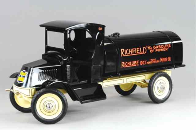 Appraisal: STEELCRAFT RICHFIELD OIL TRUCK American National c Mack front end