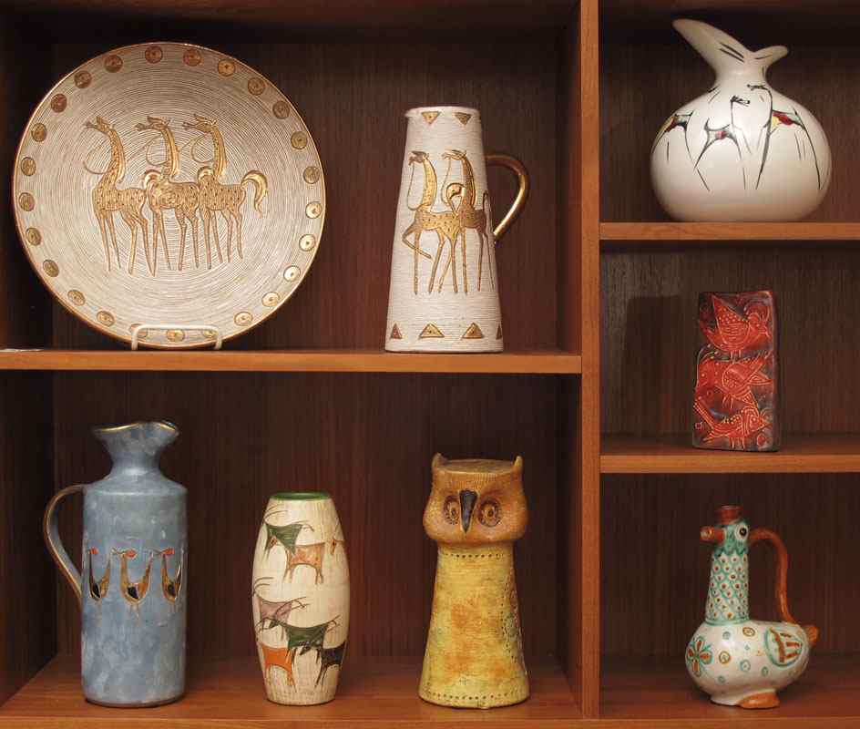 Appraisal: PIECE GROUP ITALIAN CERAMICS To include Rosenthal-Nette figural owl ''