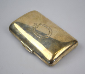 Appraisal: A Victorian silver cheroot case with gilt lining Goldsmiths Silversmiths