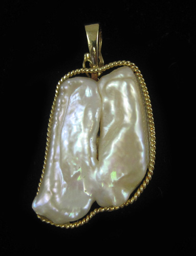 Appraisal: BAROQUE WHITE PEARL PENDANT set in k yellow gold The