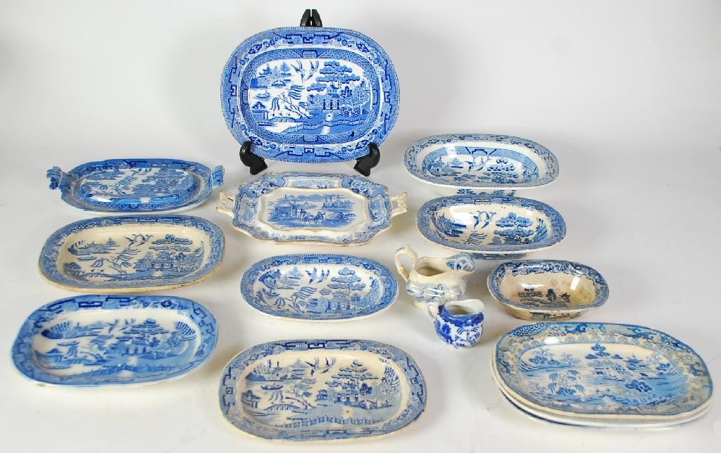 Appraisal: THIRTEEN SMALL MINIATURE ITEMS of th century and later blue