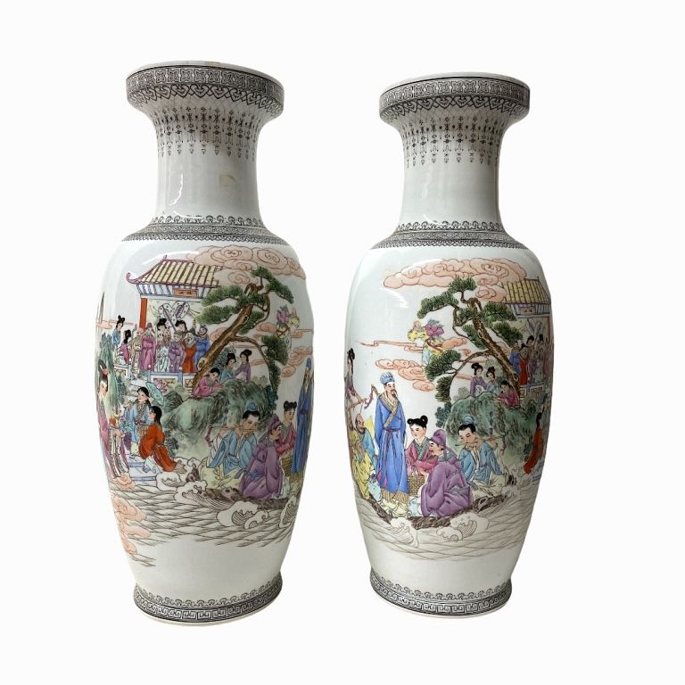 Appraisal: Pair Of Chinese Porcelain Vases Pair Of th Century Chinese