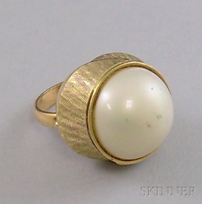 Appraisal: kt Gold and Imitation Pearl Dome Ring size