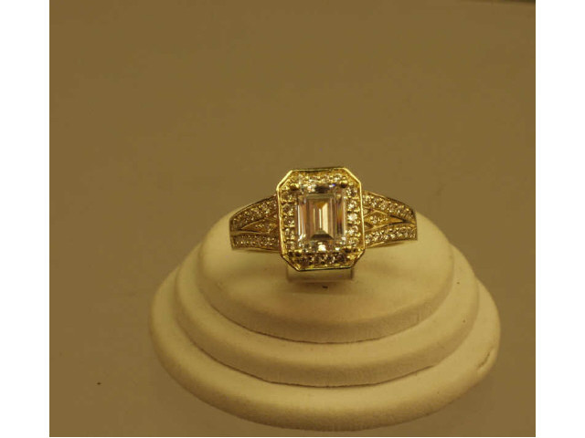 Appraisal: Ladies karat yellow gold labor intensive ring pave set with