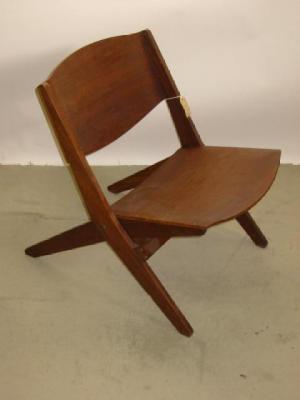 Appraisal: A MAHOGANY CORMORANT FOLDING CHAIR by Ernest Race London maker's