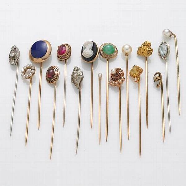 Appraisal: A collection of sixteen gem-set k k and k bicolor