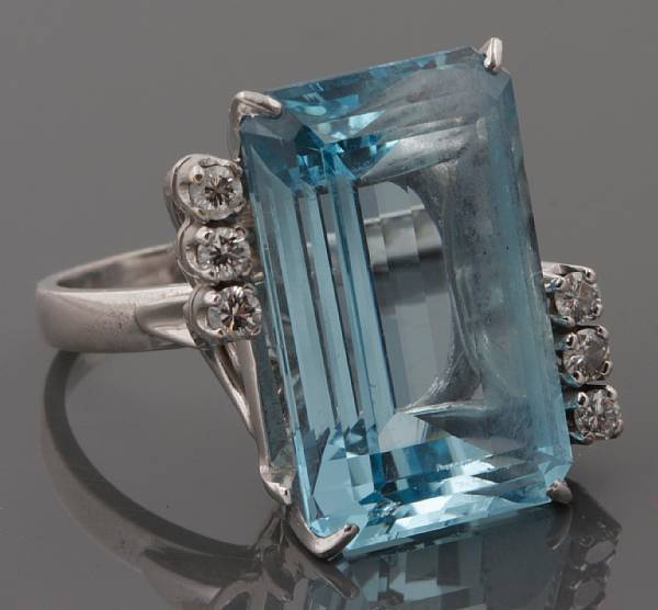 Appraisal: An aquamarine diamond and k white gold ring