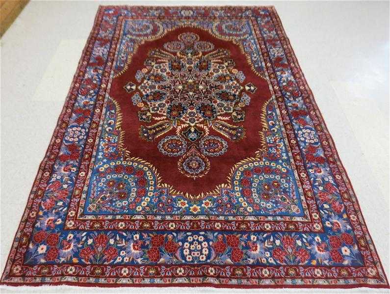 Appraisal: PERSIAN SAROUK CARPET Markazi Province northwest Iran central floral medallion