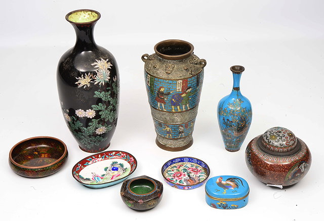 Appraisal: A GROUP OF ORIENTAL CLOISONNE AND ENAMELED ITEMS