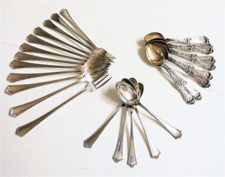 Appraisal: ASSORTED STERLING SILVER FLATWARE twenty-seven pieces set of Wallace cocktail