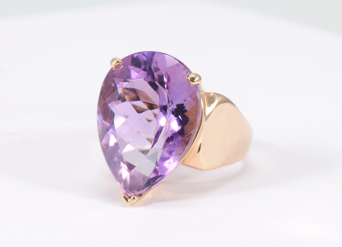 Appraisal: CT SOLITAIRE AMETHYST RING K yellow gold ring centers one