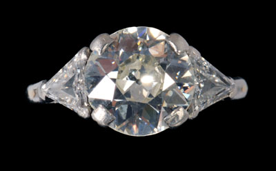 Appraisal: Diamond ring central Old European-cut diamond