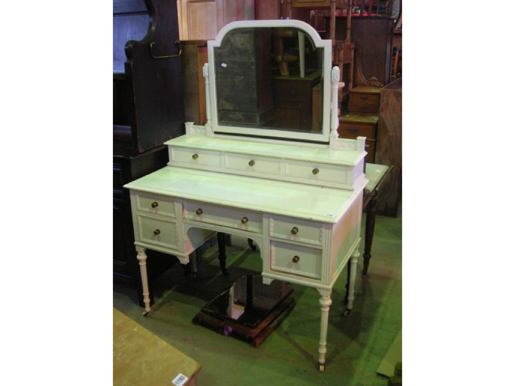 Appraisal: An Edwardian pine kneehole dressing table fitted with an arrangement