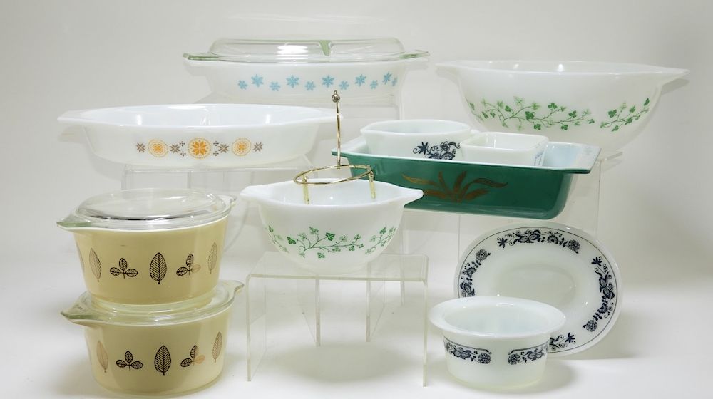 Appraisal: PC Vintage Pyrex Green Ivy Snowflake Wheat Group United States