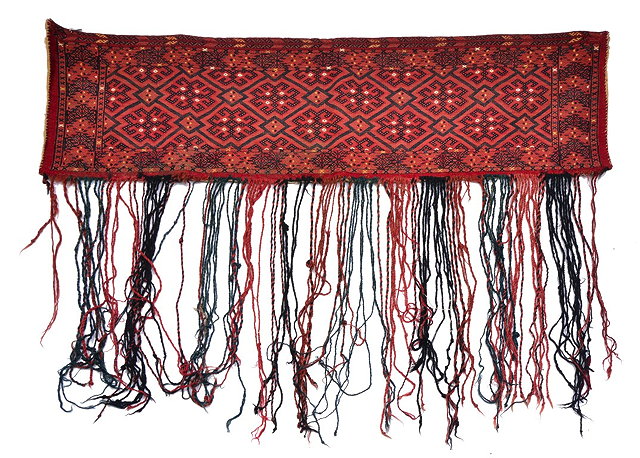 Appraisal: A TURKOMAN YOMUT TENT BAG rectangular with a hooked motif