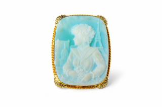 Appraisal: A Gold and Chalcedony Cameo Brooch A Gold and Chalcedony