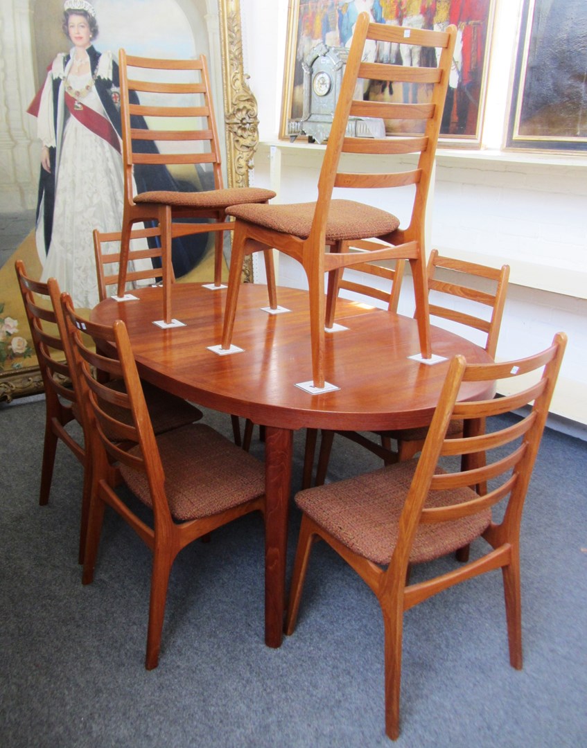 Appraisal: A mid th century oval extending dining table on tapering