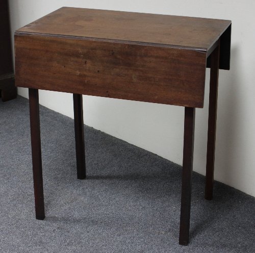 Appraisal: A George III mahogany Pembroke table on square chamfered legs