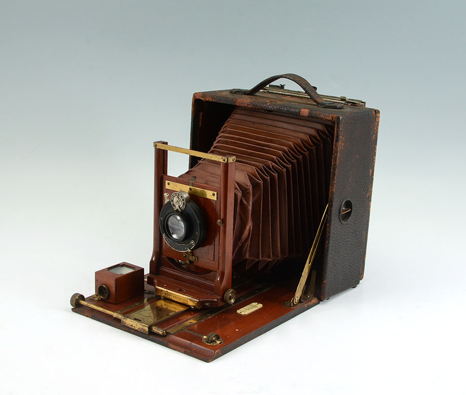 Appraisal: ROCHESTER PONY PREMO PLATE CAMERA Leather wrapped box camera by