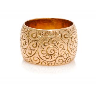 Appraisal: An Karat Yellow Gold Foliate Motif Band dwts An Karat