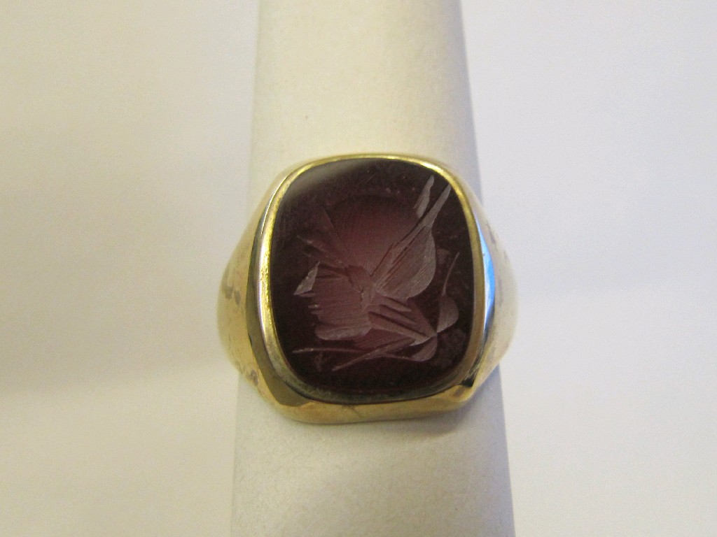 Appraisal: Gents ct gold and cornelian intaglio ring