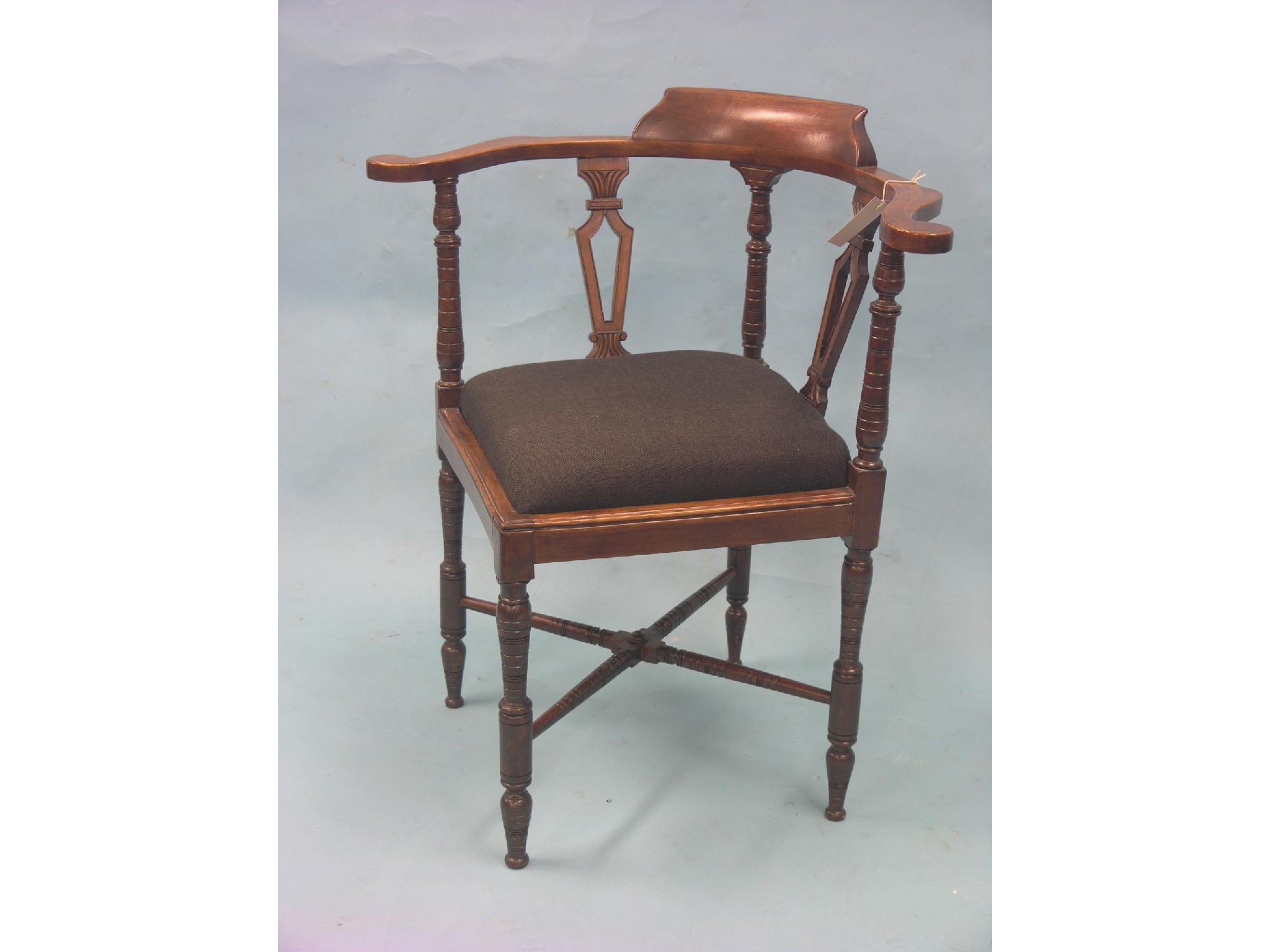 Appraisal: A Victorian walnut corner-fitting elbow chair with pierced splats on