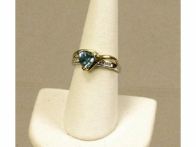 Appraisal: Vibrant K white gold lady's ring set with a nice