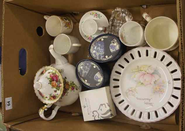 Appraisal: A collection of various pottery to include a Royal Albert