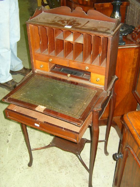 Appraisal: An Edwardian walnut ladies desk the raised upper section enclosed